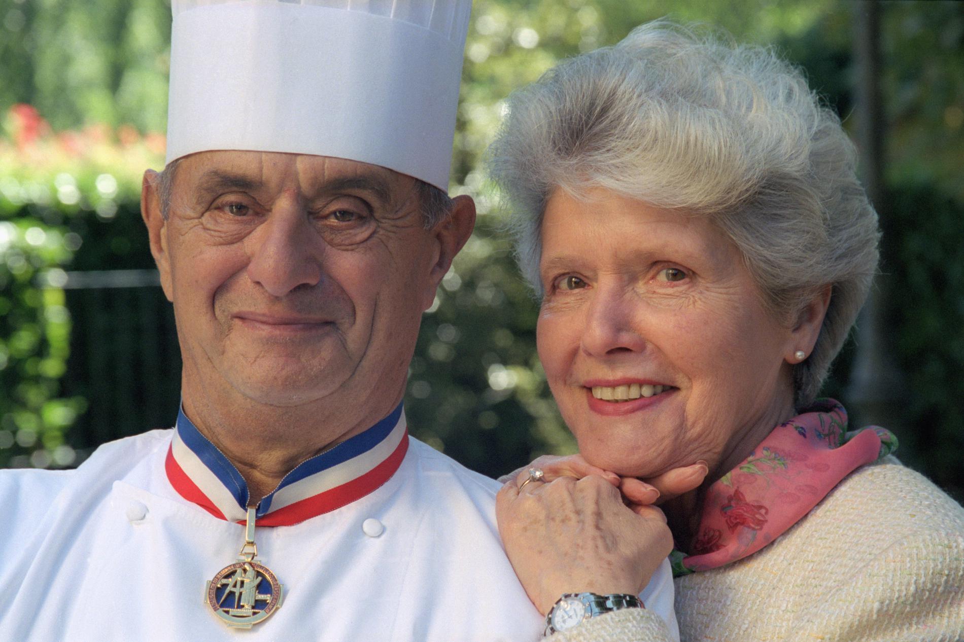 communique/Paul en compagnie de Raymonde Bocuse